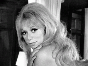 Mireille Darc, dans Les Barbouzes (1964)